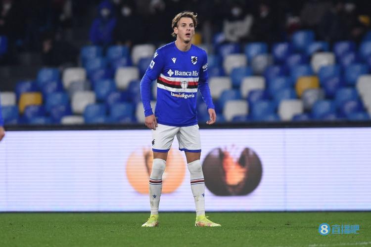 从边路插上 从边路插上