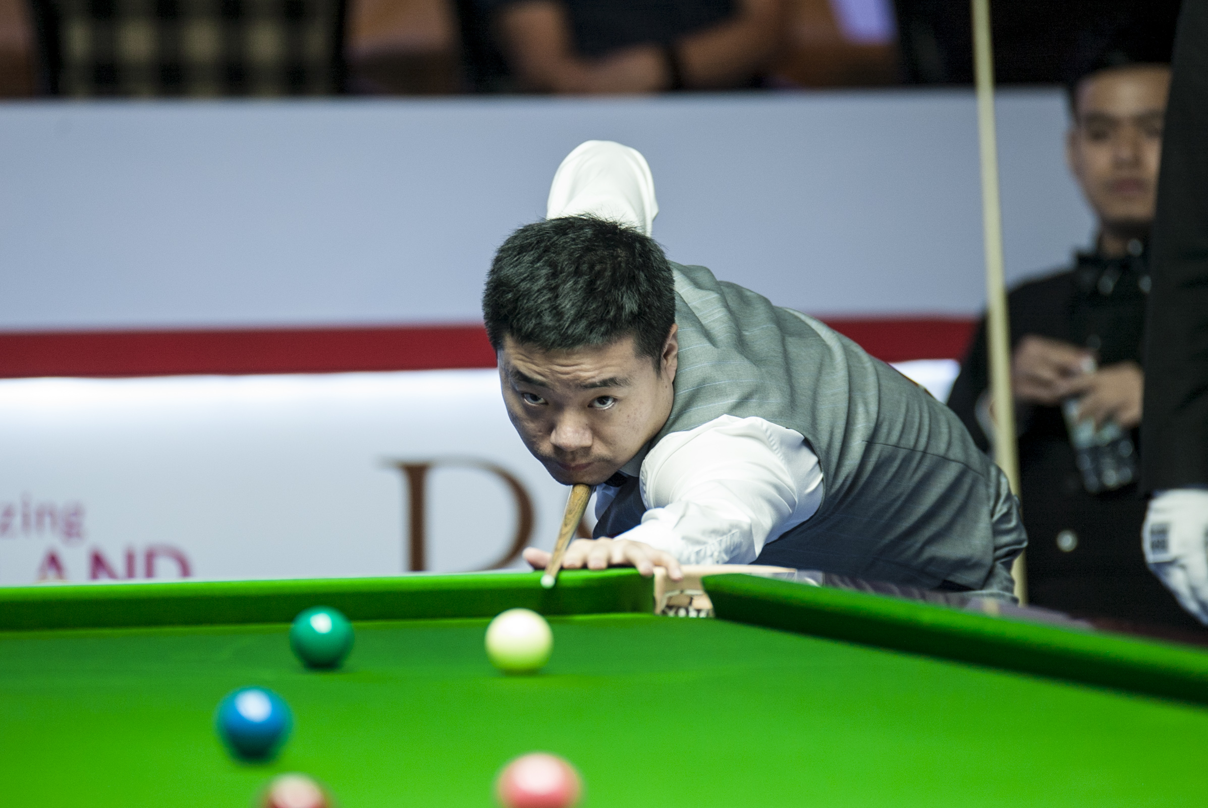 更是向后的 更是向后的